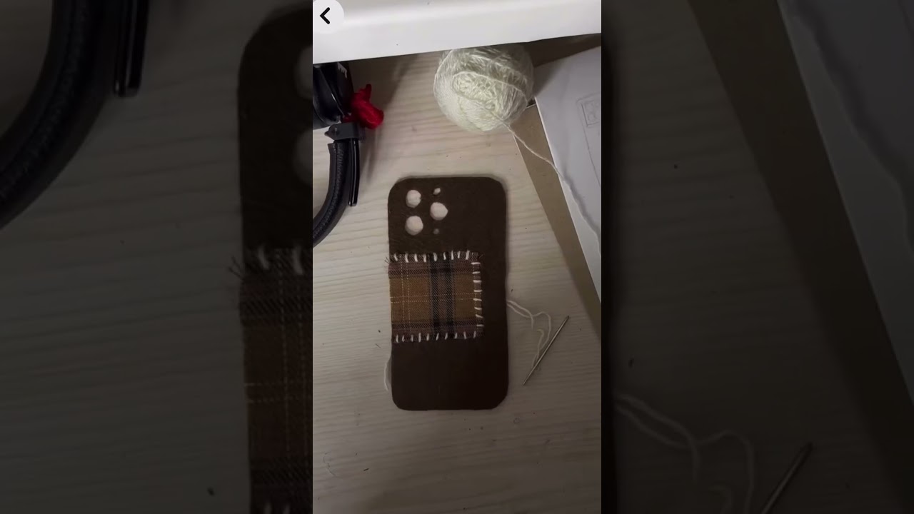 Diy felt patchwork phone case! ˚⋆𐙚｡ 𖦹.ᡣ𐭩˚ *not my vid!* credits to:yano4kaa.a on ig :) #fyp #diy