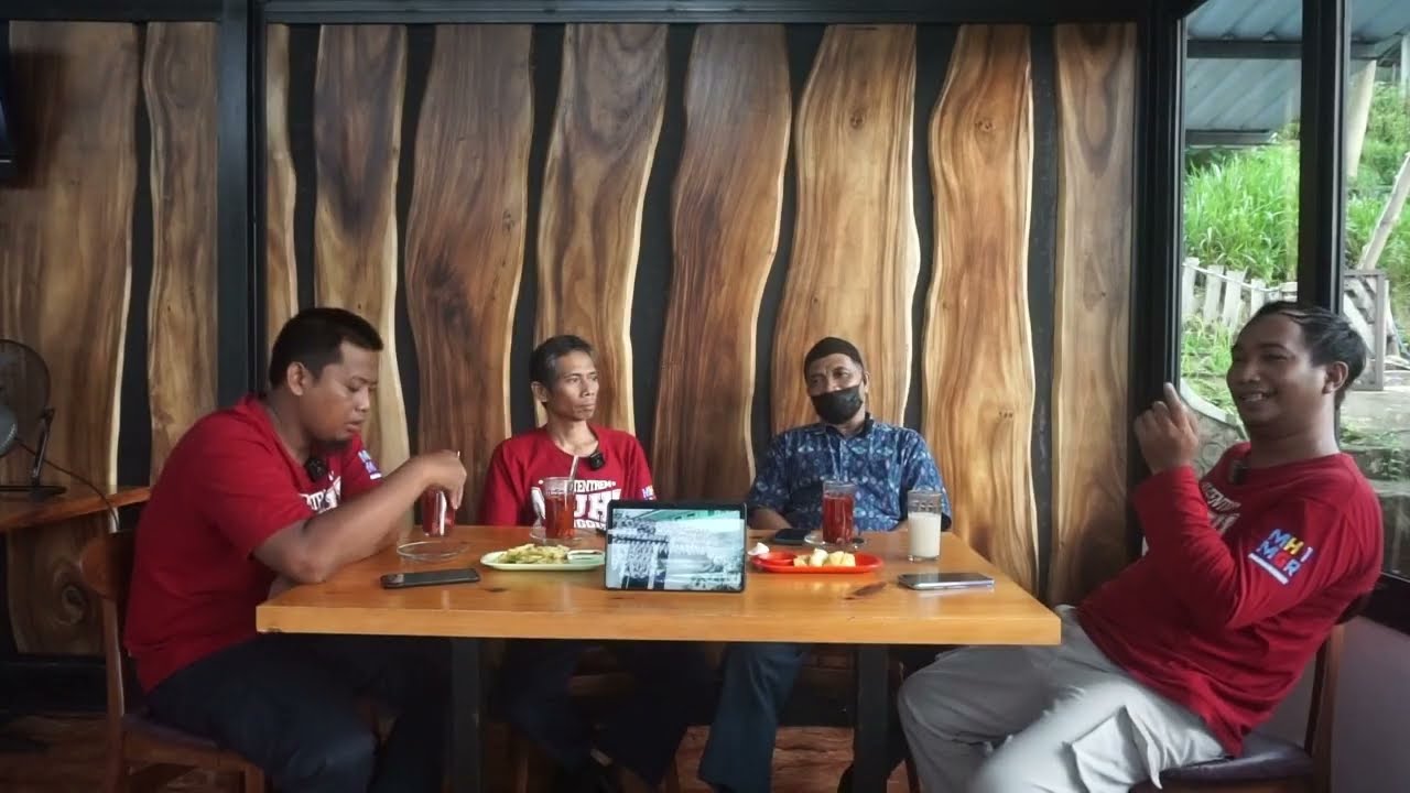 1MuhCast Minggir #1 | Bijak Memilih Makanan: Dari Isu Kandungan Babi hingga MBG