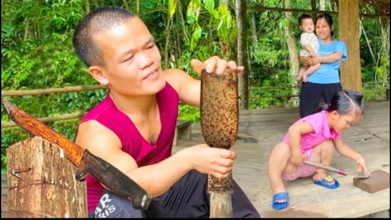 Dwarf family life restores gardening tools in a primitive way.