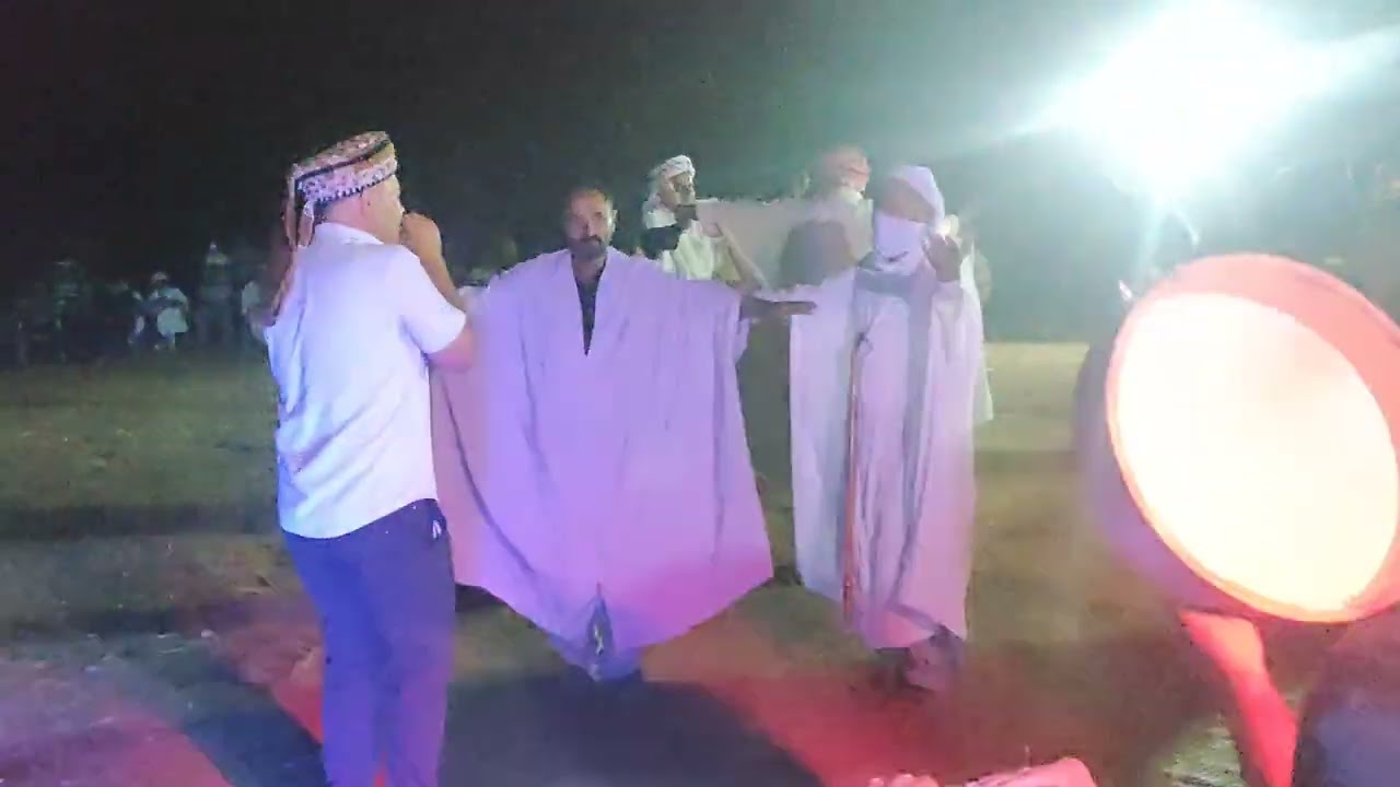 الاغنية التي يبحث عنها الجميع (يوم العيد ناس على ناس تقبل ولي عندو حبيب لابد يغدالو (الشيخ حشاني )