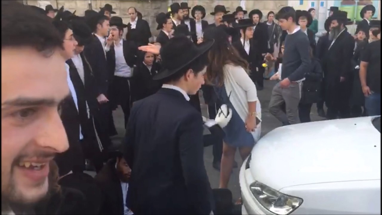 Peleg Shuts Down Roads; Police Use Batons