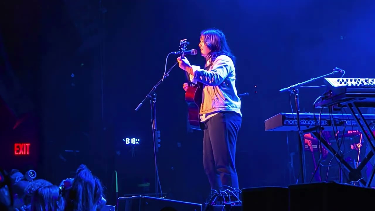 Lucy Dacus (solo) - Hot & Heavy (live Brooklyn Steel - 10/8/2024)