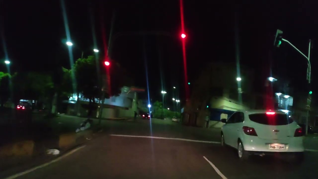 DIRIGINDO POR MANAUS A NOITE - AV. GETÚLIO VARGAS E DJALMA BATISTA