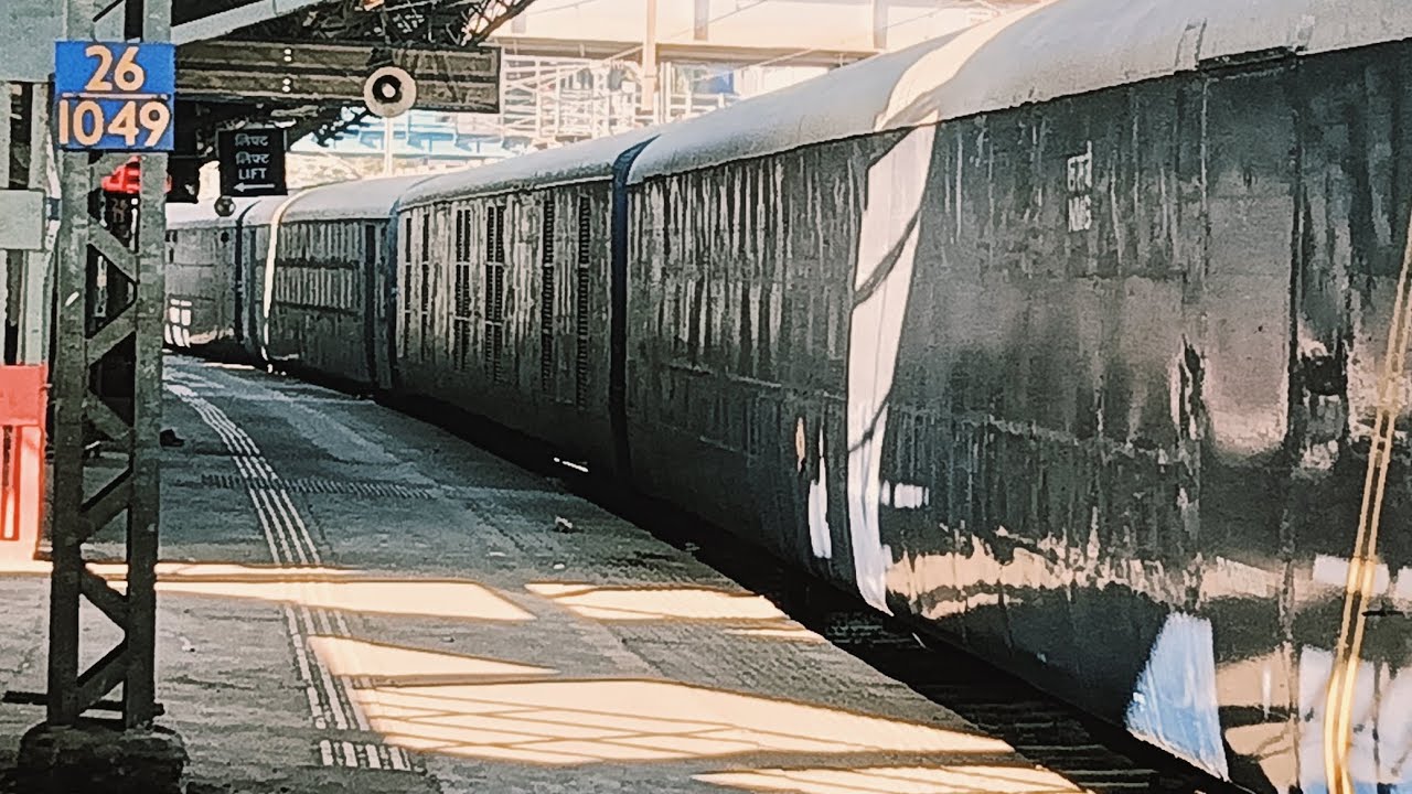All trains passing at goregaon and malad station 
