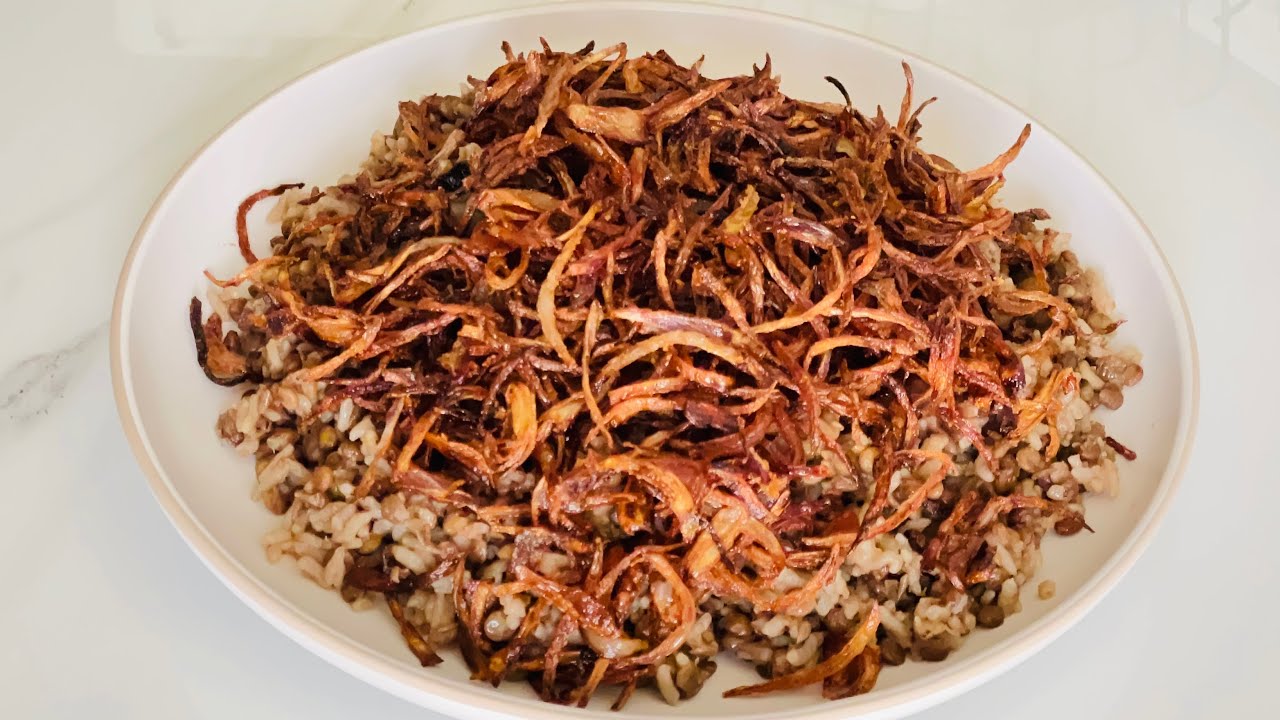 رز وعدس اكلة نباتية سهلة التحضير مع البصل المقرمش Rice and lentils with crispy onions