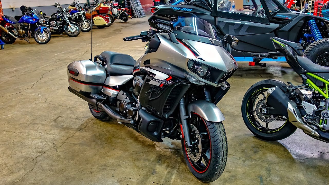 Yamaha Star Eluder Bagger!! • 1st Ride Impressions! | TheSmoaks Vlog_767