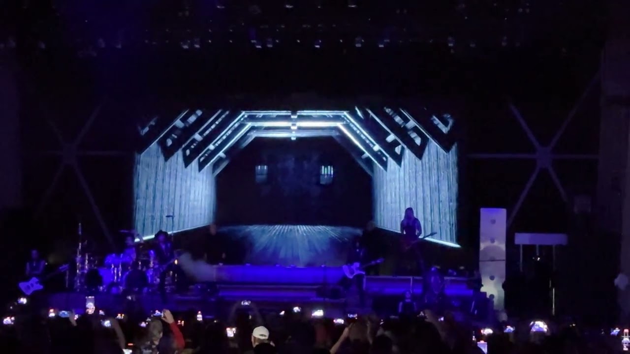 Alice Cooper - 2025-10-07 - t01 - Hello, Hooray Judy Collins cover Intro only