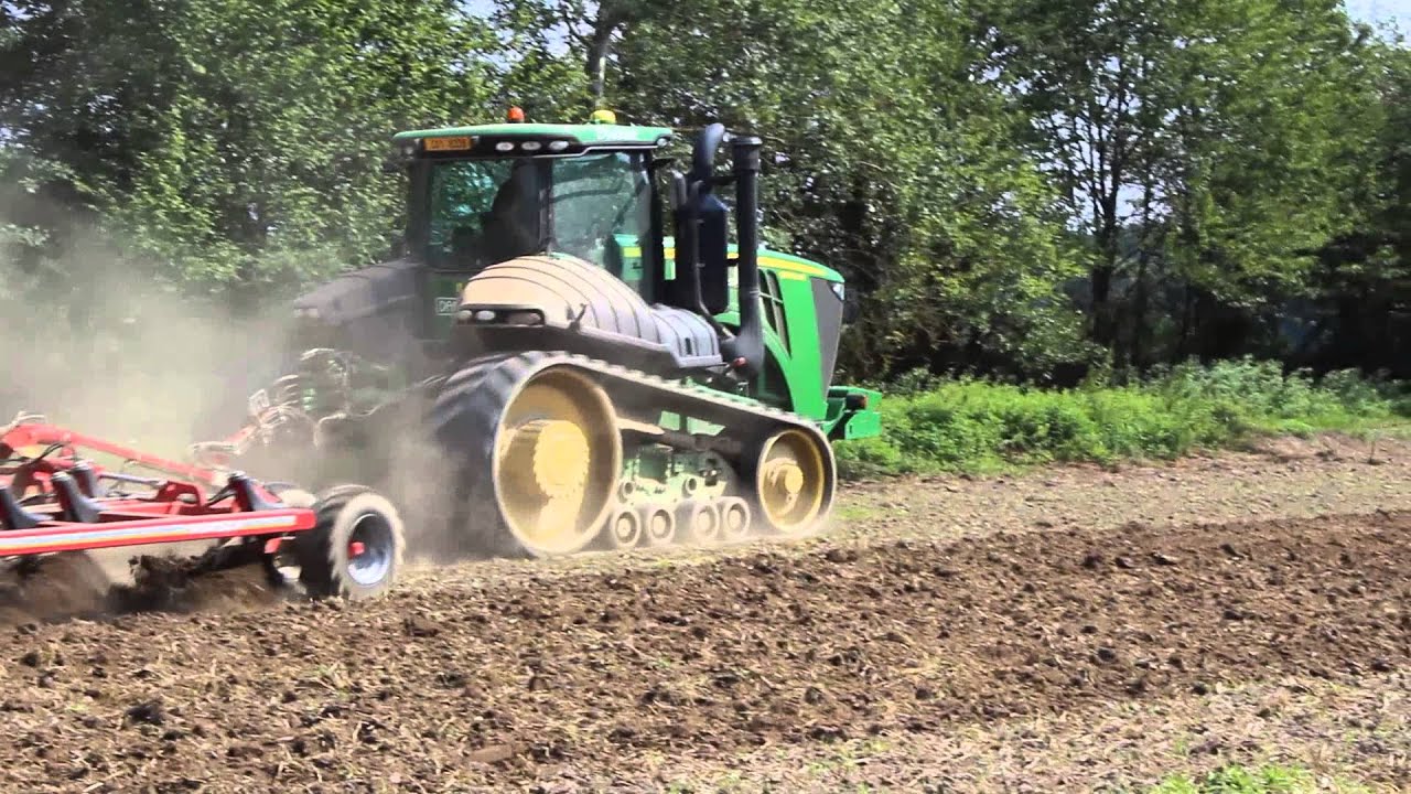 John Deere 9560 RT s hloubkov&yacute;m kypřičem