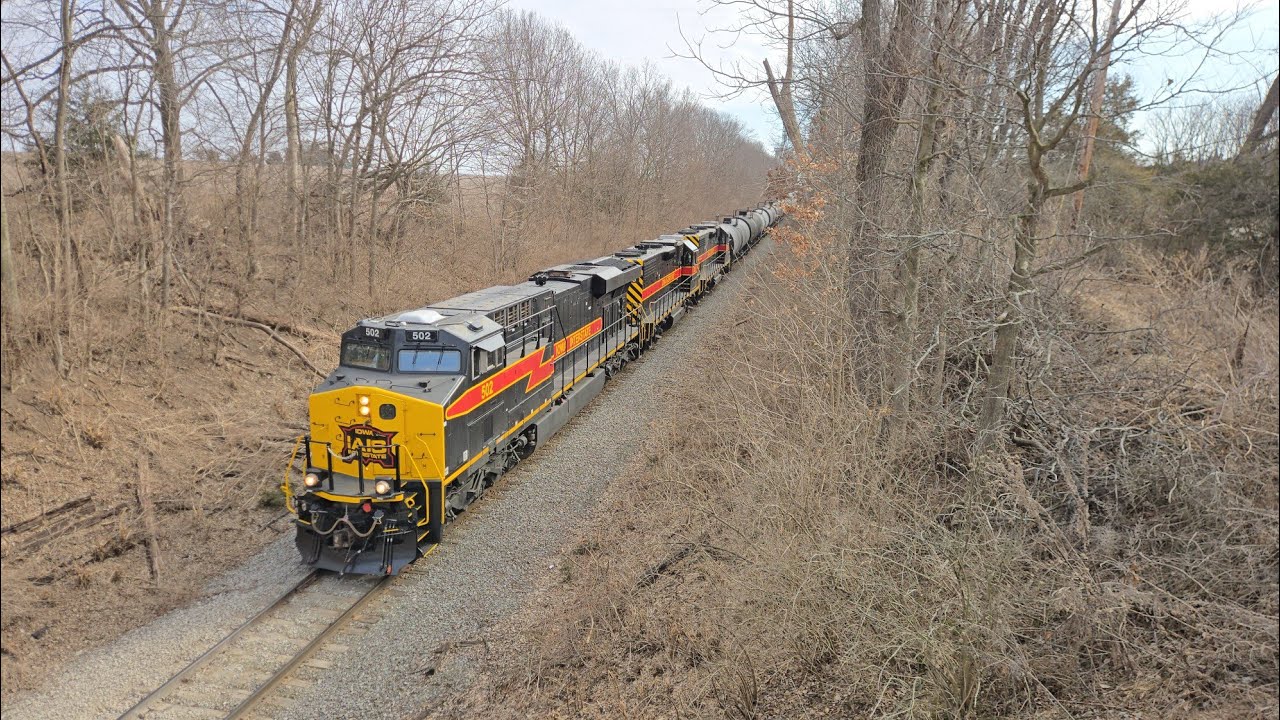 IAIS 502 (ES44AC) leads the Iowa Interstate PESI between Sparland and Bureau, IL 02/07/26