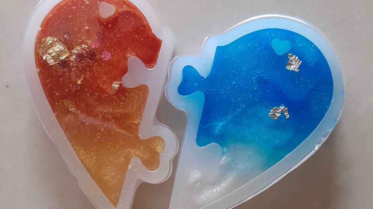 Easy Broken heart resin keychain 💔 #diy #resinart #valentinesday #heart #brokenheart #diycrafts 