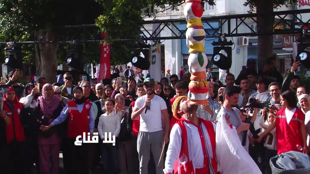 أجواء احتفالية كبرى في شارع بورقيبة..غابت السيارات وحضر الربوخ والجو والفن والرياضة..فرحة كبرى!!