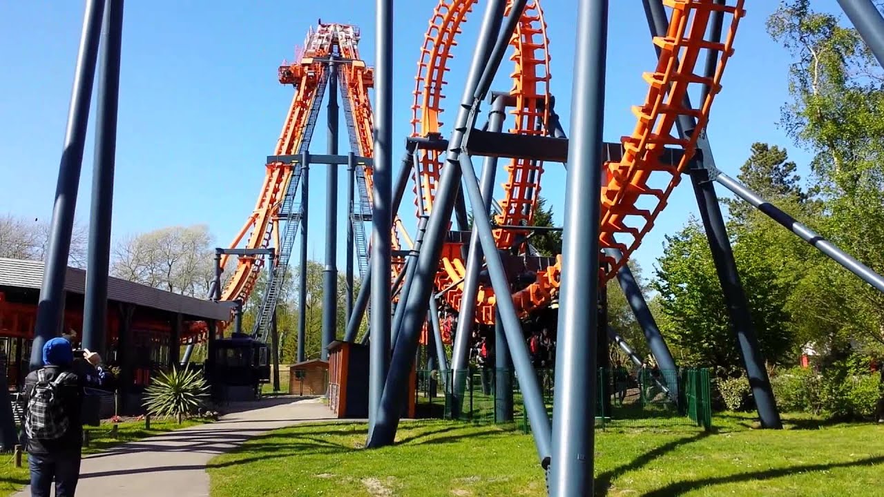 Axelle dans le Triops à Bagatelle!
