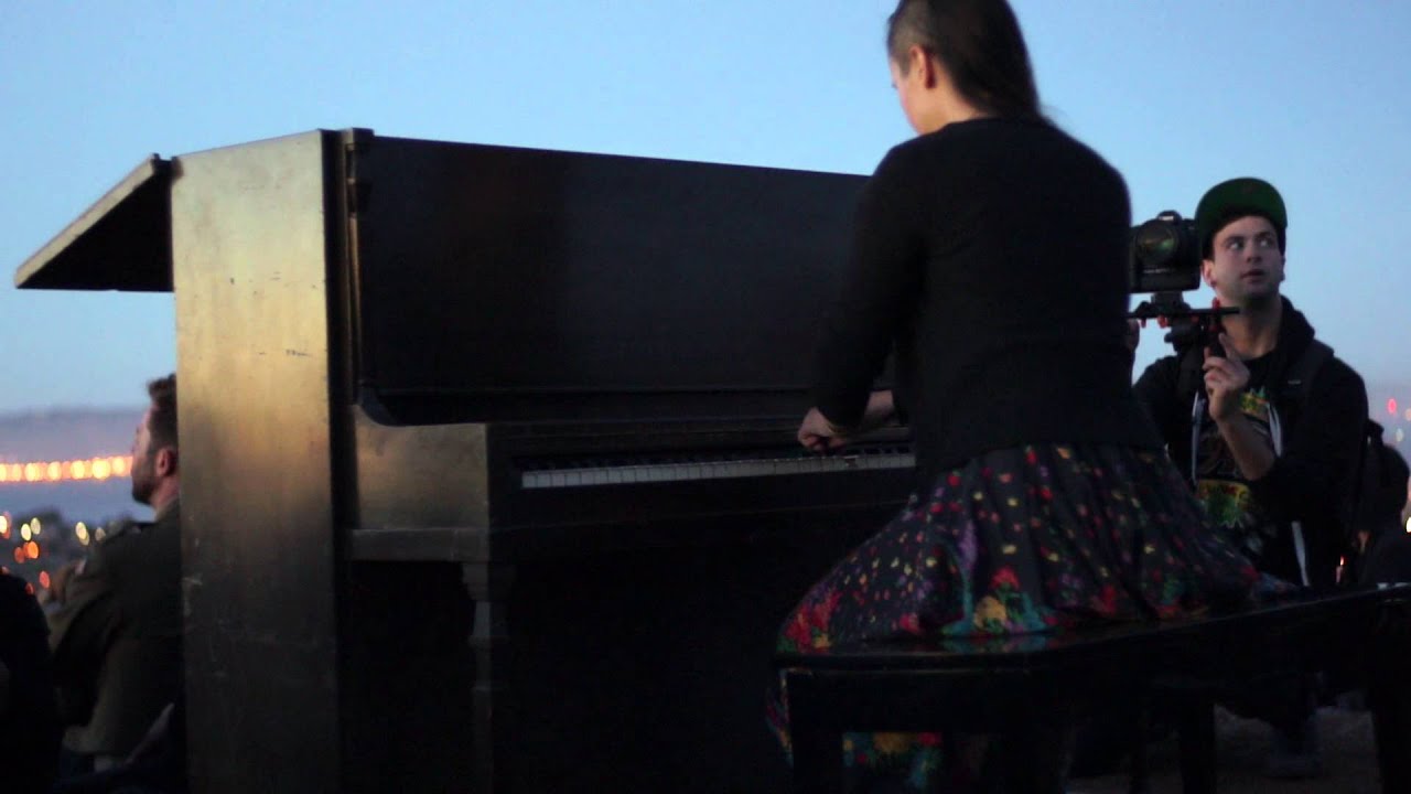 Piano playing at Bernal Heights