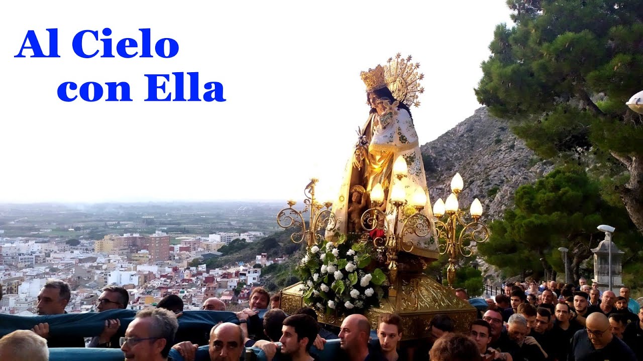 Espectacular subida de la Virgen de los Desamparados al Castillo de Cullera.