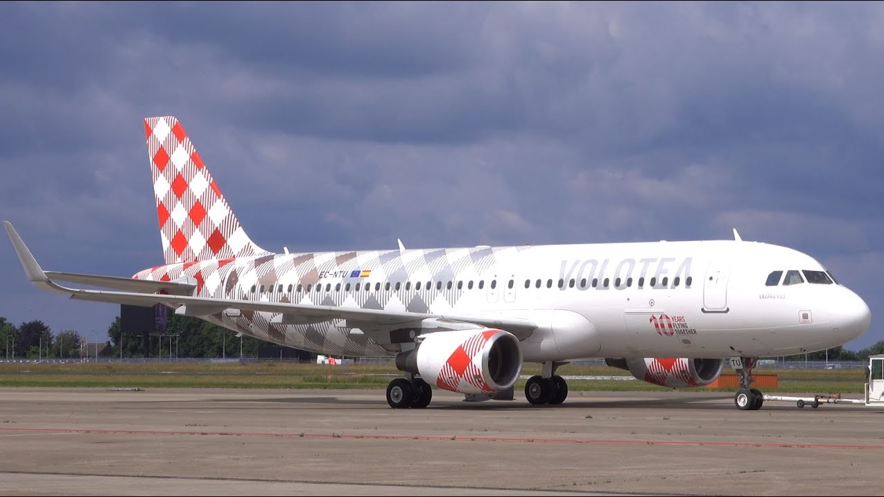 Volotea's special 10th anniversary aircraft