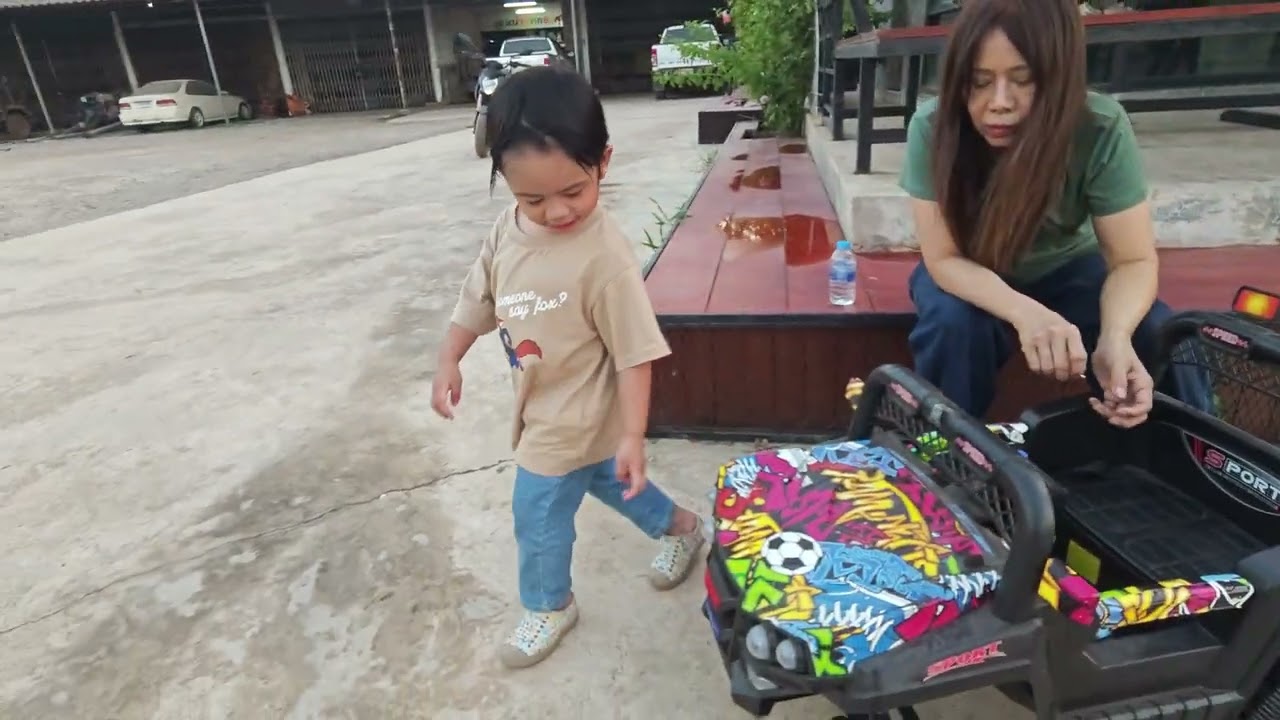 ทิกก้าร์ขับรถเล่นยามเย็น