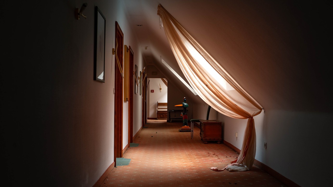 Untouched Abandoned 90s Hotel Weihnachtsmann | Urbex Lost Places Germany