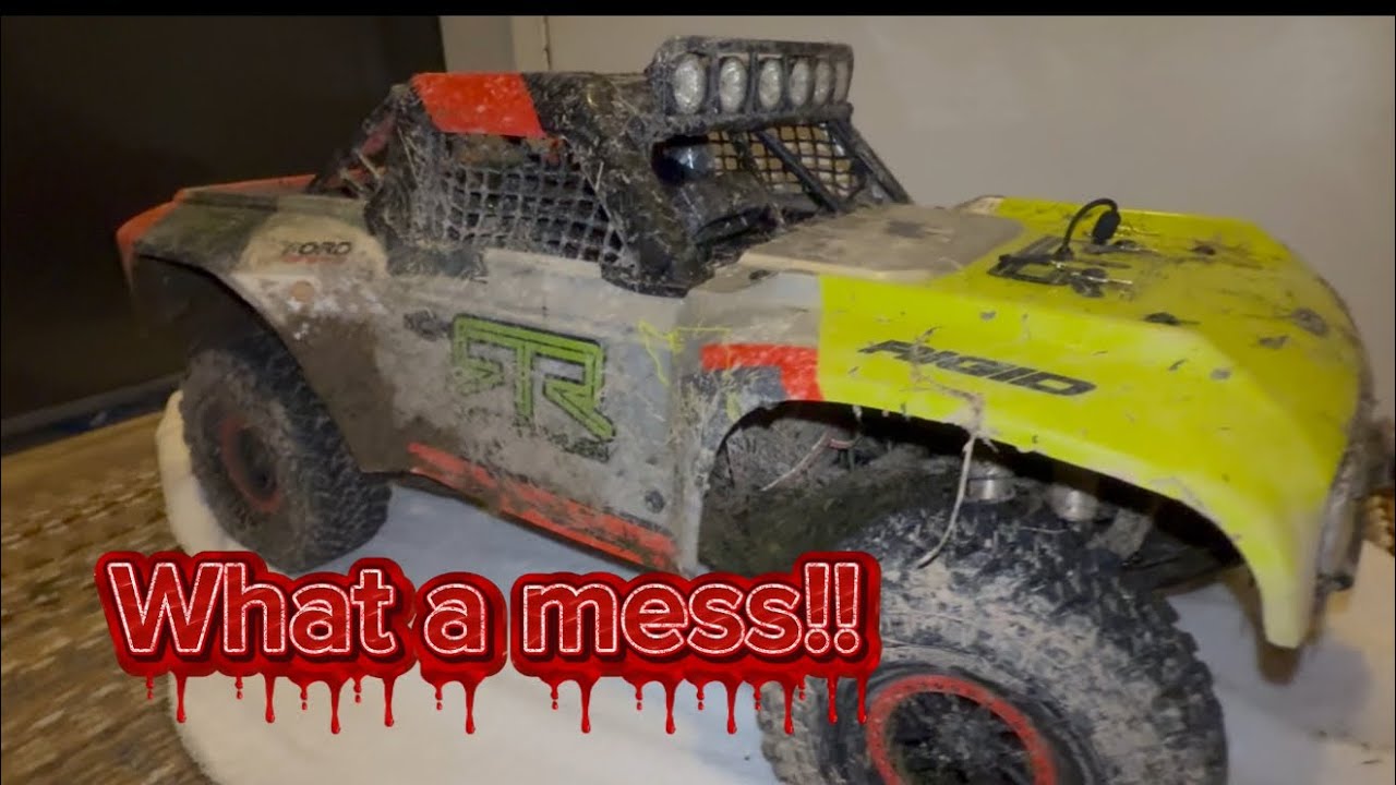 FMS 1:7 Ford Bronco needs a cleaning. 