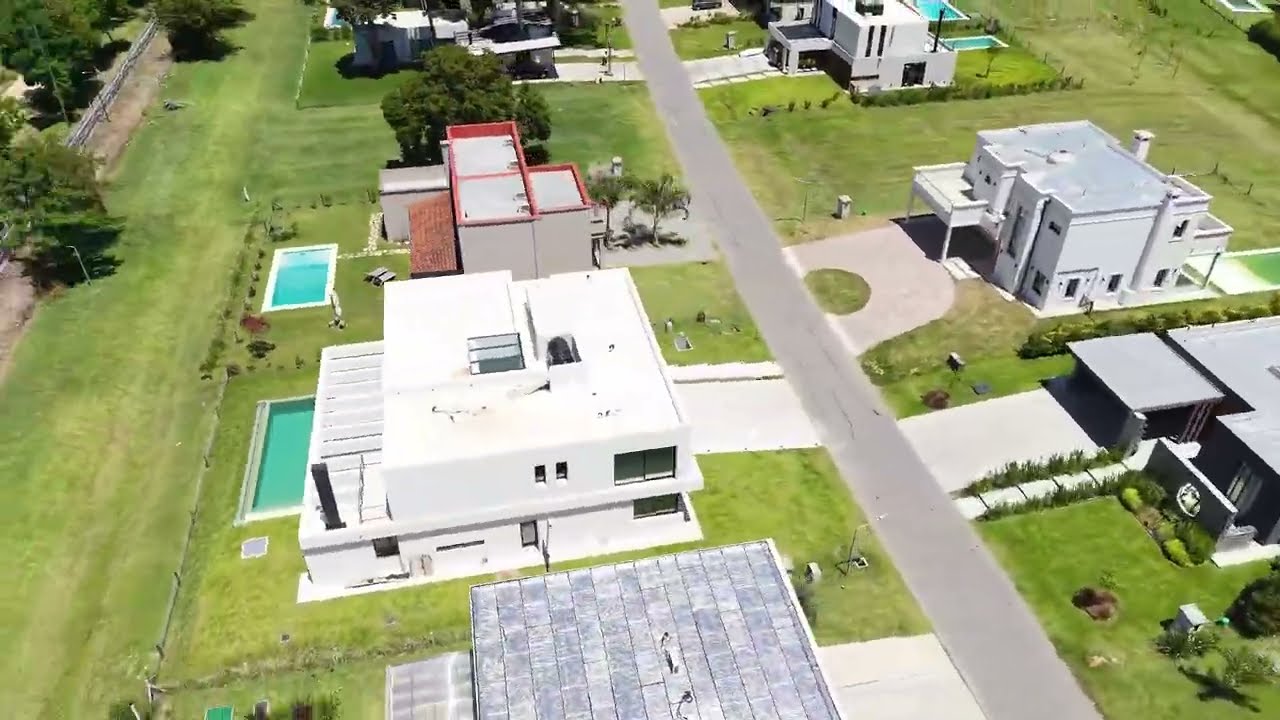 Imponente propiedad en barrio privado Greenville Polo & Resort