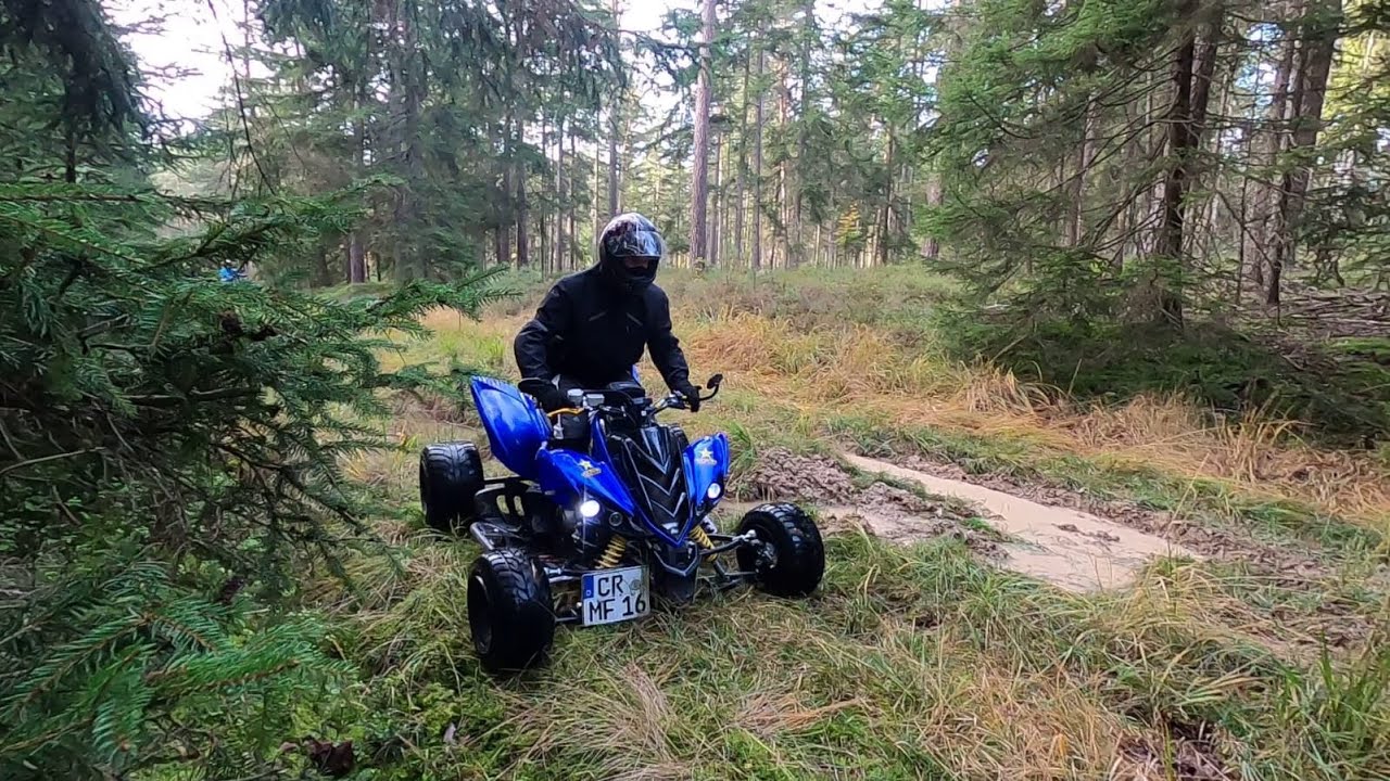 Straßenquad Yamaha will unbedingt mit uns fahren.