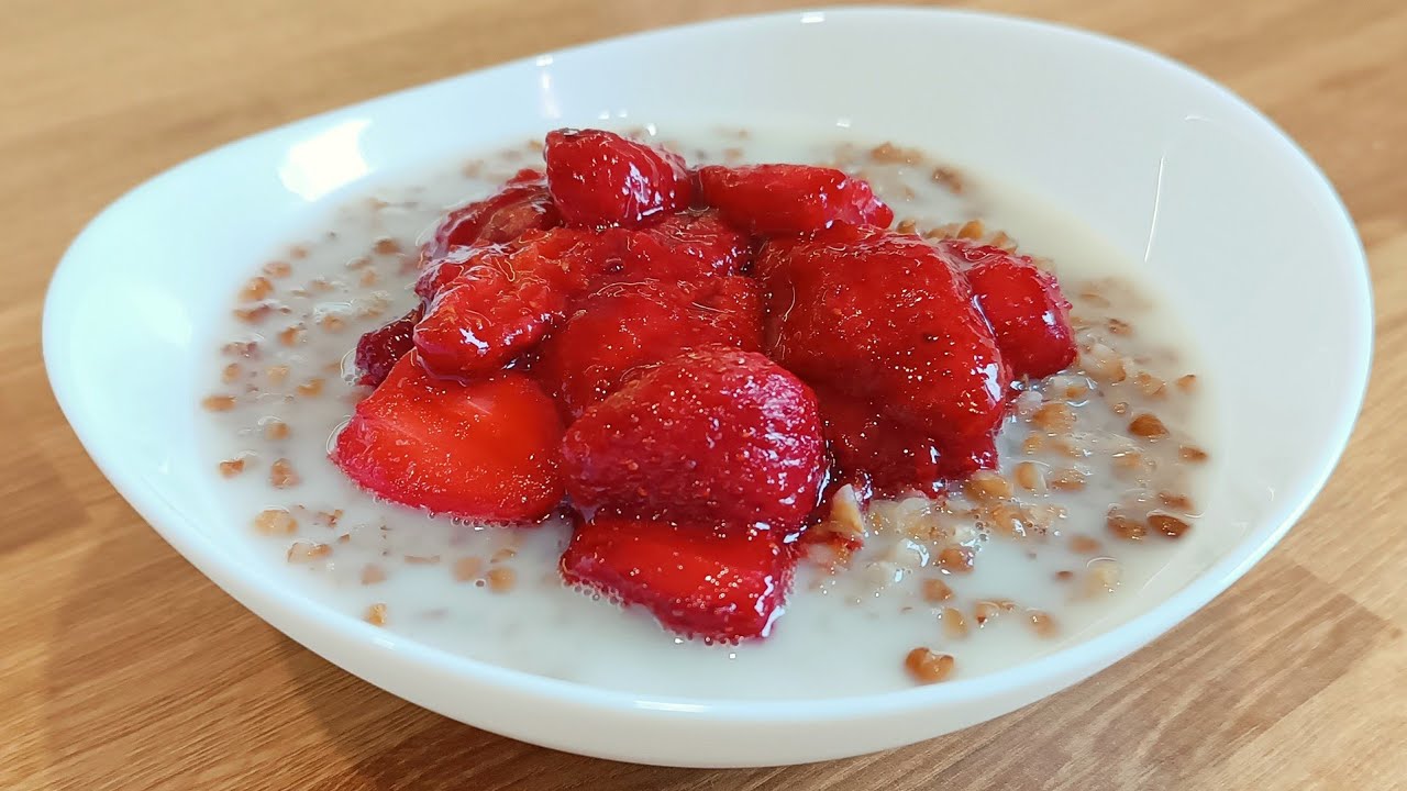 BUCKWHEAT PORRIDGE with oat milk and stewed strawberries