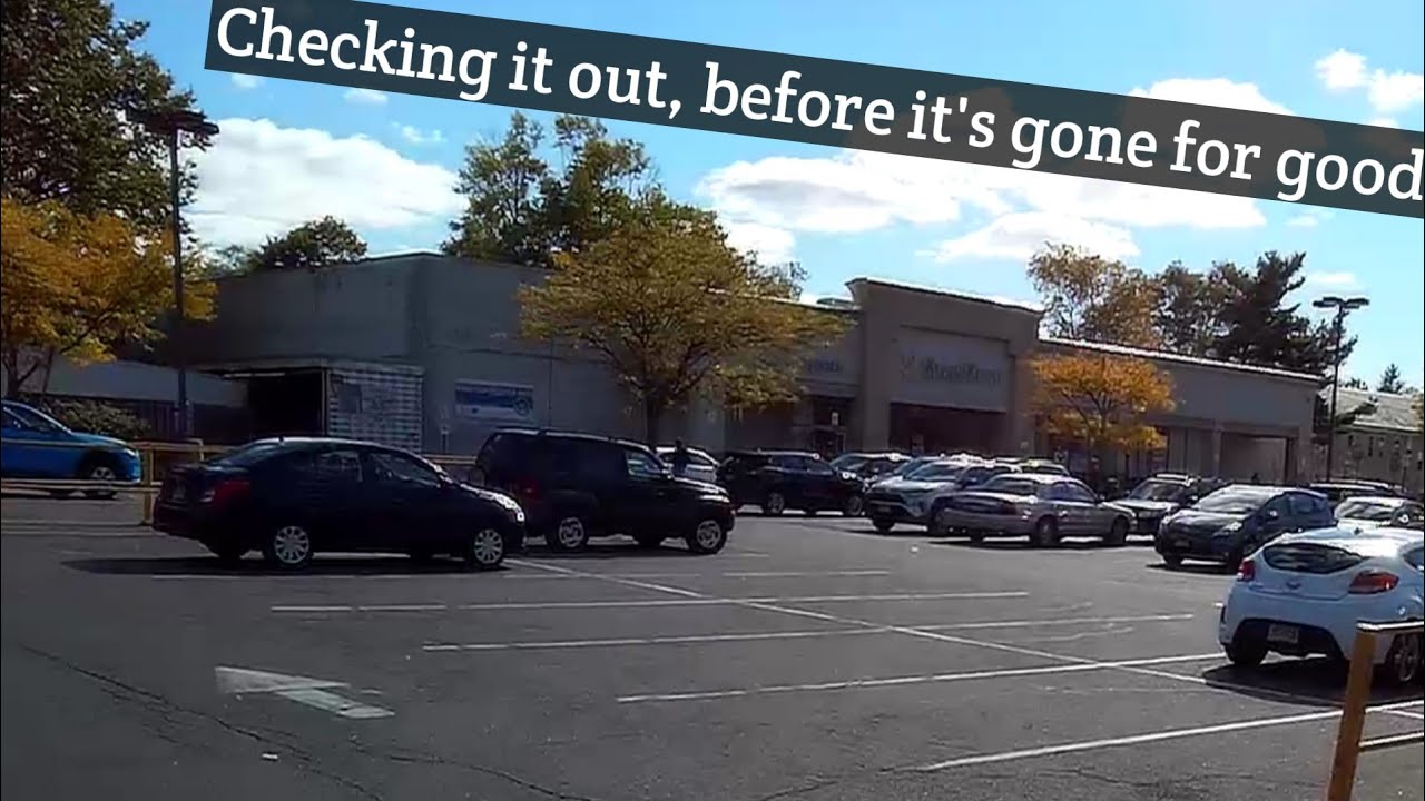 Supermarket Checkout: A Small Stop & Shop, about to disappear for good - Highland Park, NJ