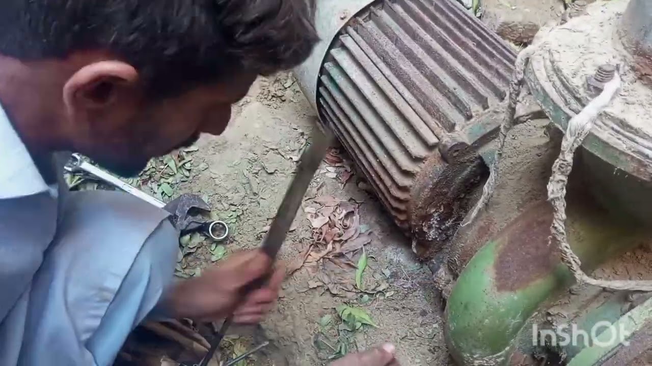 Moter ko khol rhy h mistri khizar 