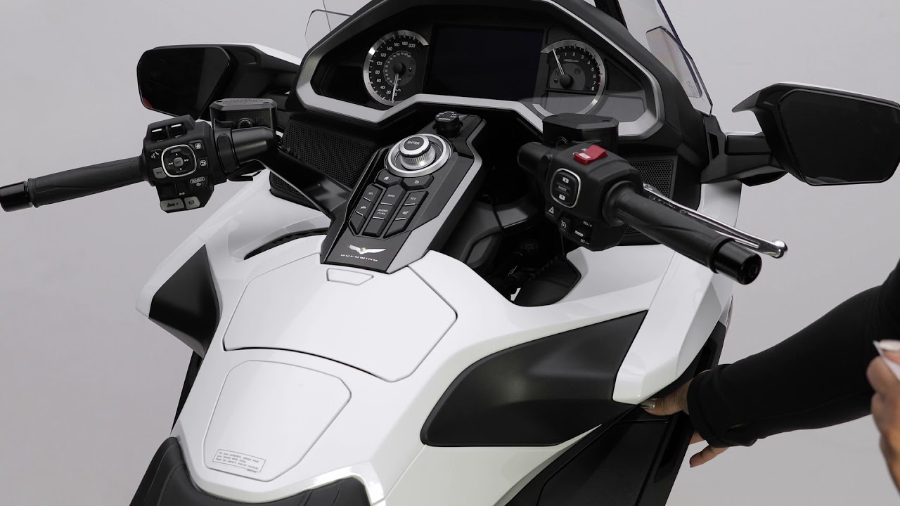 Gold Wing Owner Video - Accessing the Fuel FIller