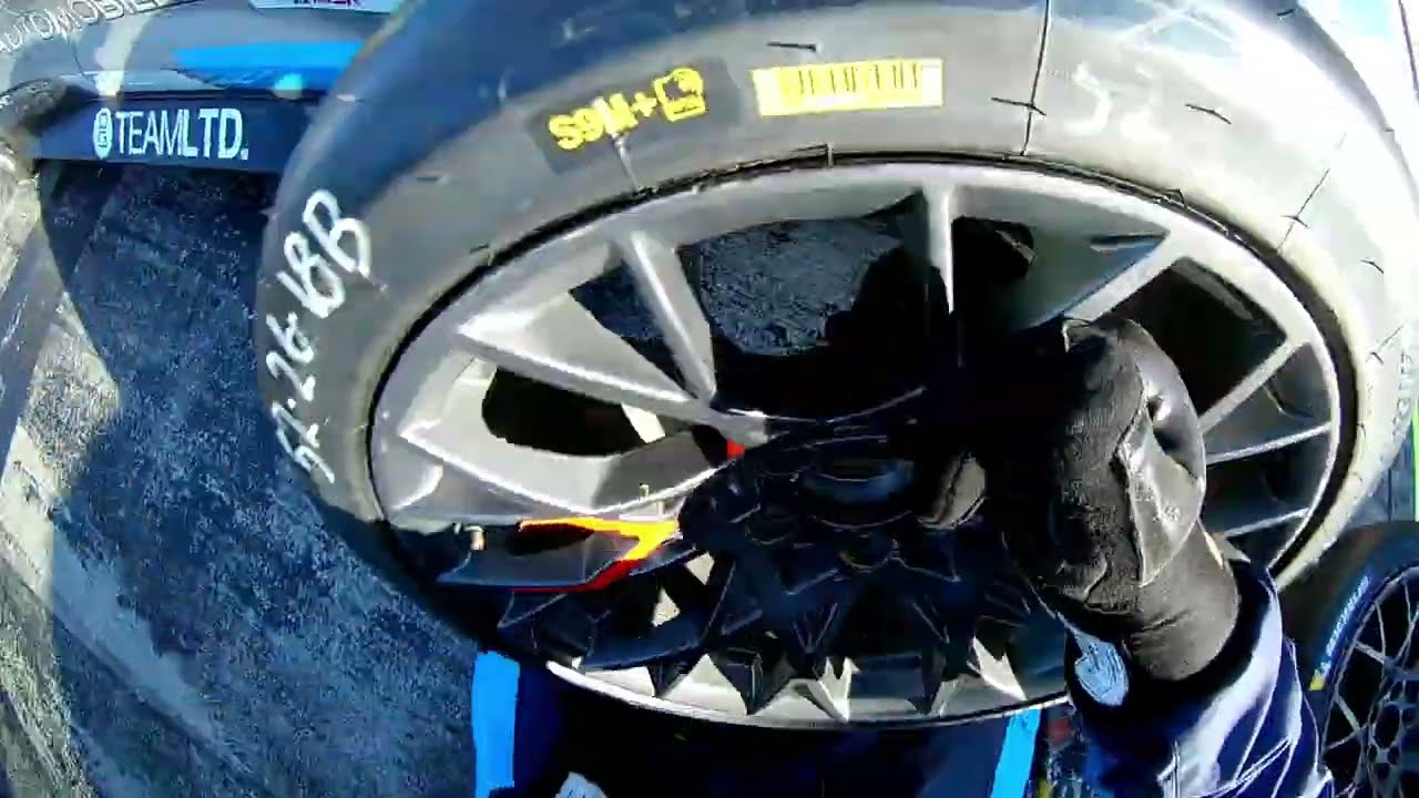 IMSA TCR Full Service Stop Michelin Pilot Challenge  4 Tires/Fuel And A Really Bad Window Cleaning !