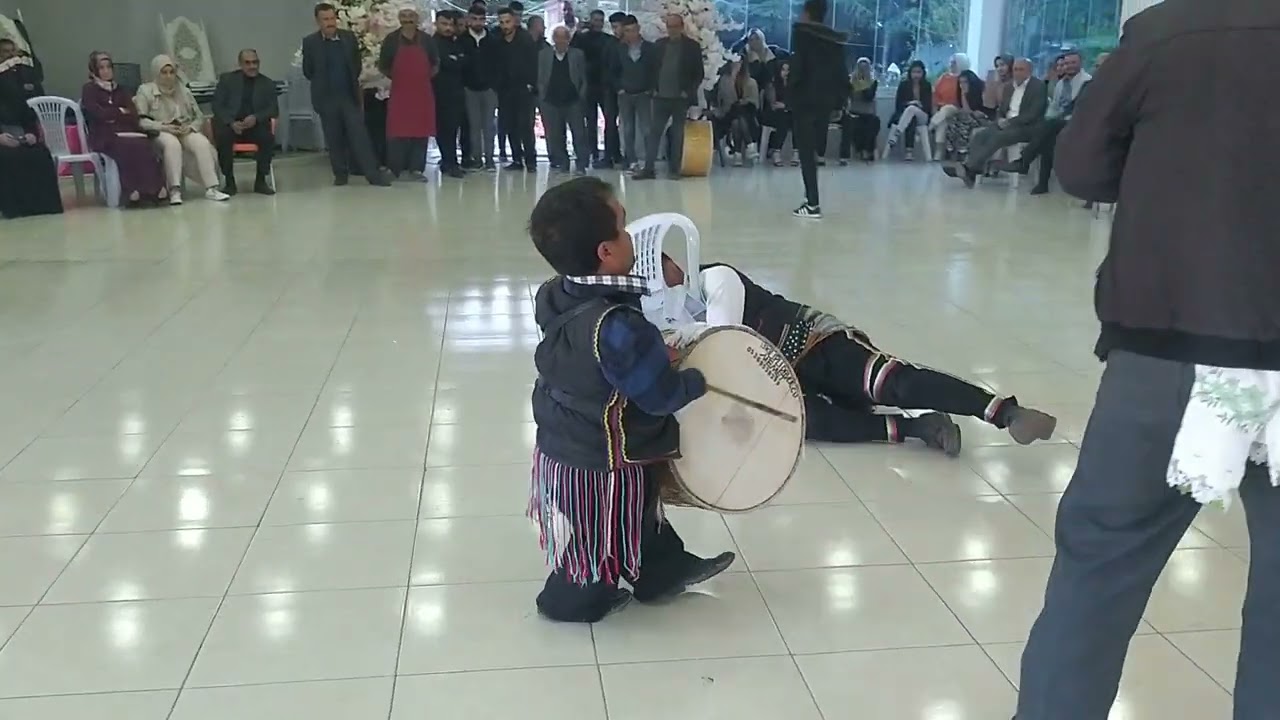 iskilip'i davulcudan sandelye ile güreş şovu