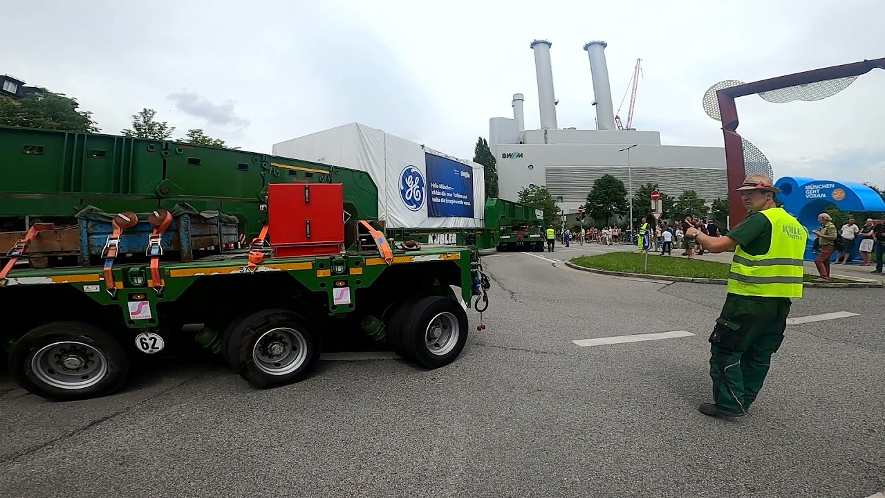 Schwertransport durch München - Spedition Kübler / Juli 2021