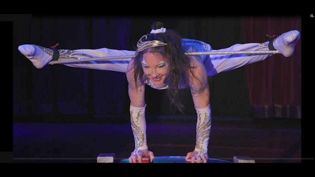 Circus act , acrobatics with disability, Silke Pan