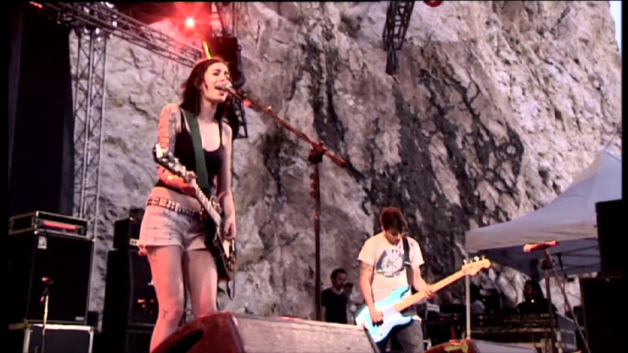 The uneXpressed - Somebody is going down LIVE @ SCHOOLWAVE 2013
