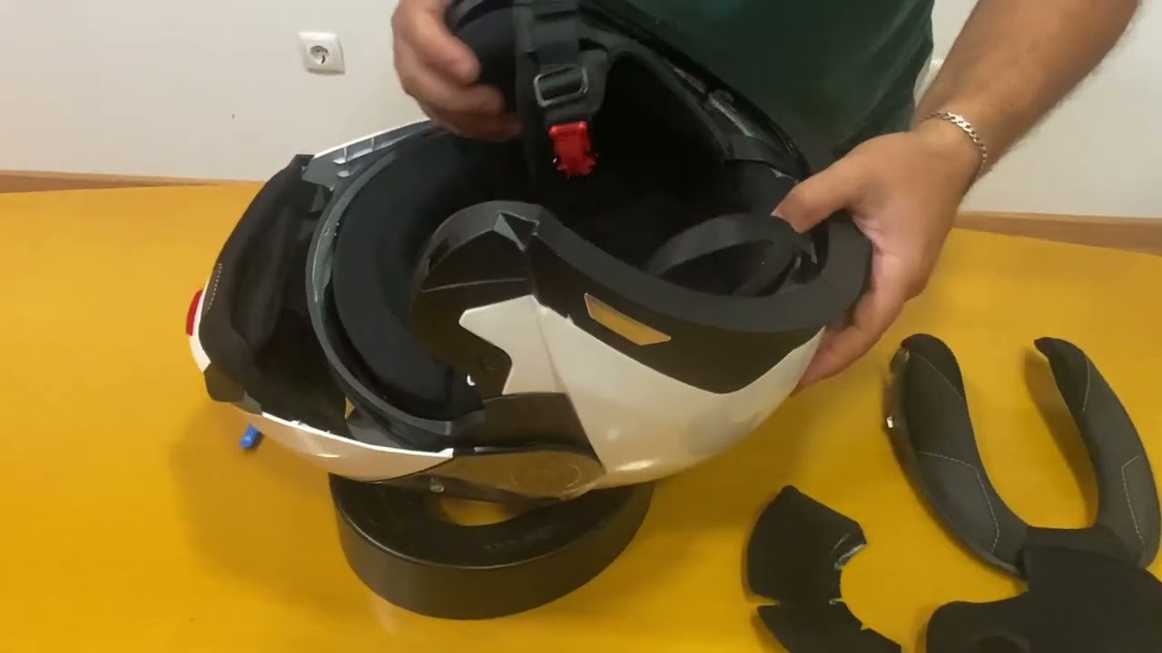 Desmontar o forro do capacete SCHUBERTH C5