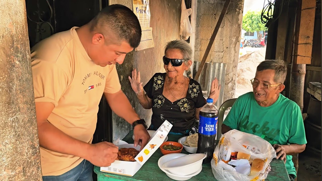 Raul y El Suscriptor Invitaron A Los Abuelitos A Almorzar