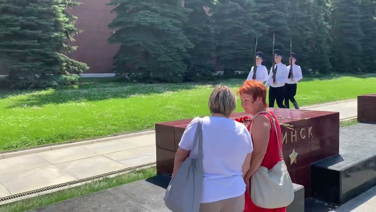 Смена караула возле могилы неизвестного солдата. Москва. Кремль