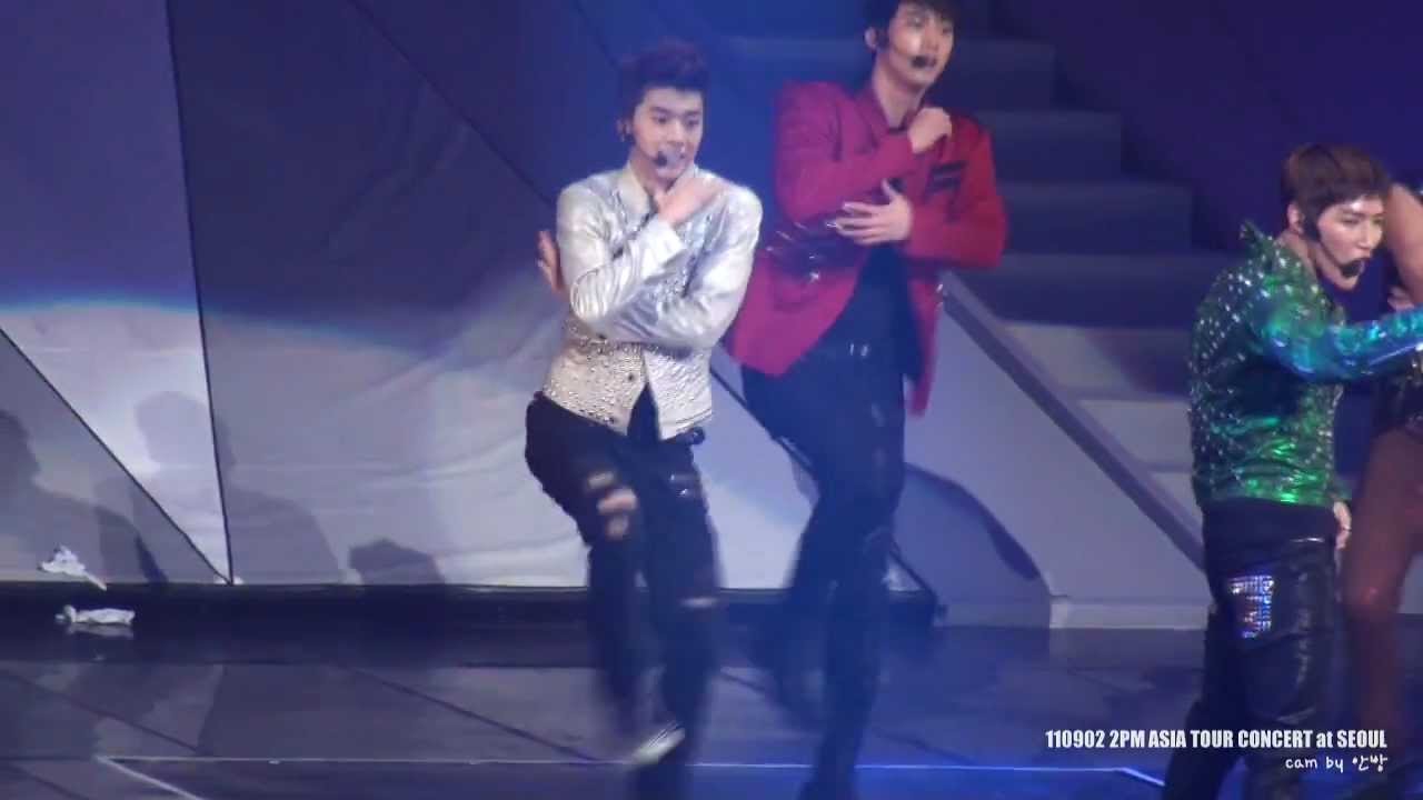 110902 2PM ASIA TOUR CONCERT at SEOUL Hands Up Wooyoung ver