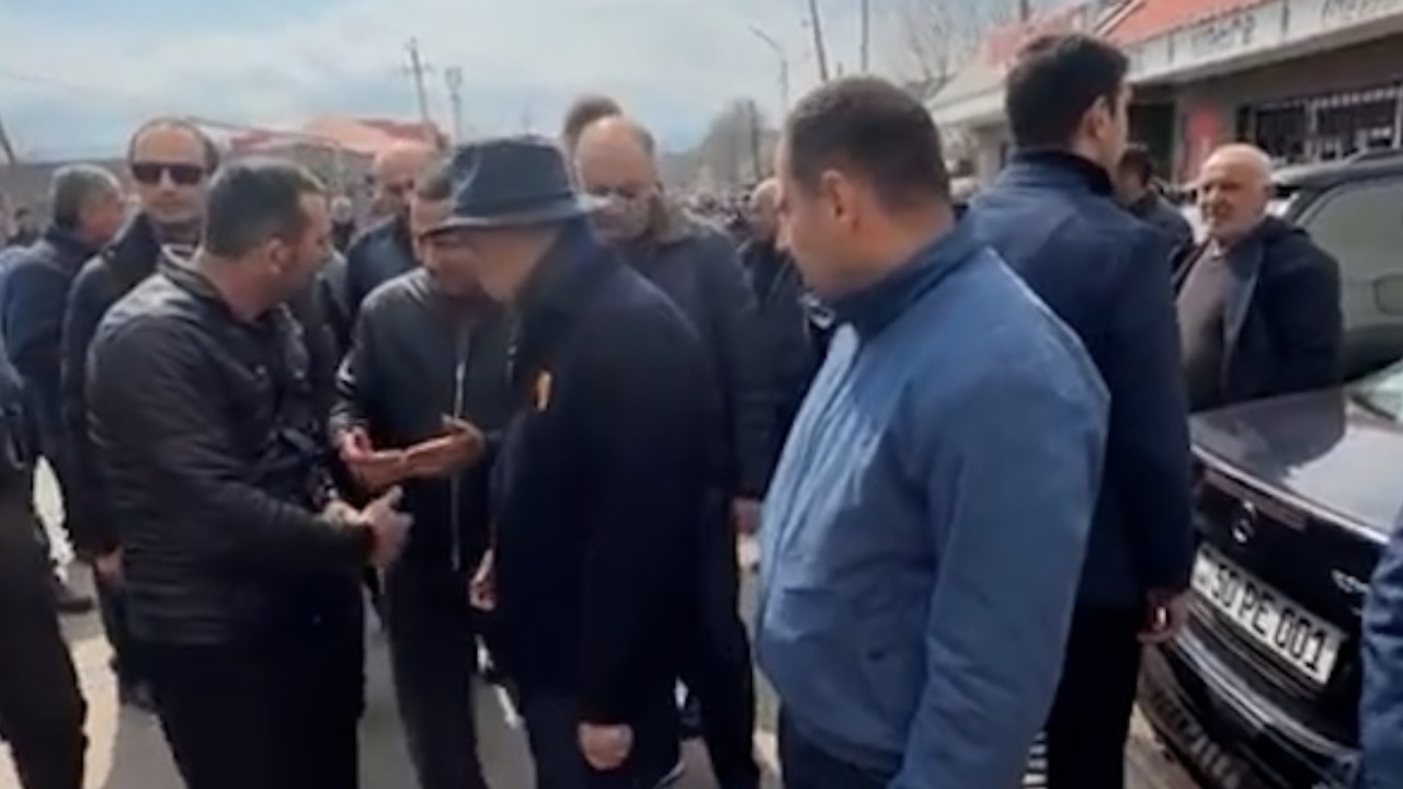Վերջին զանգը այգում թող անեն, պարտադիր շենքի մե՞ջ պետք ա լինի. Փաշինյանը` շինուհայրցուն