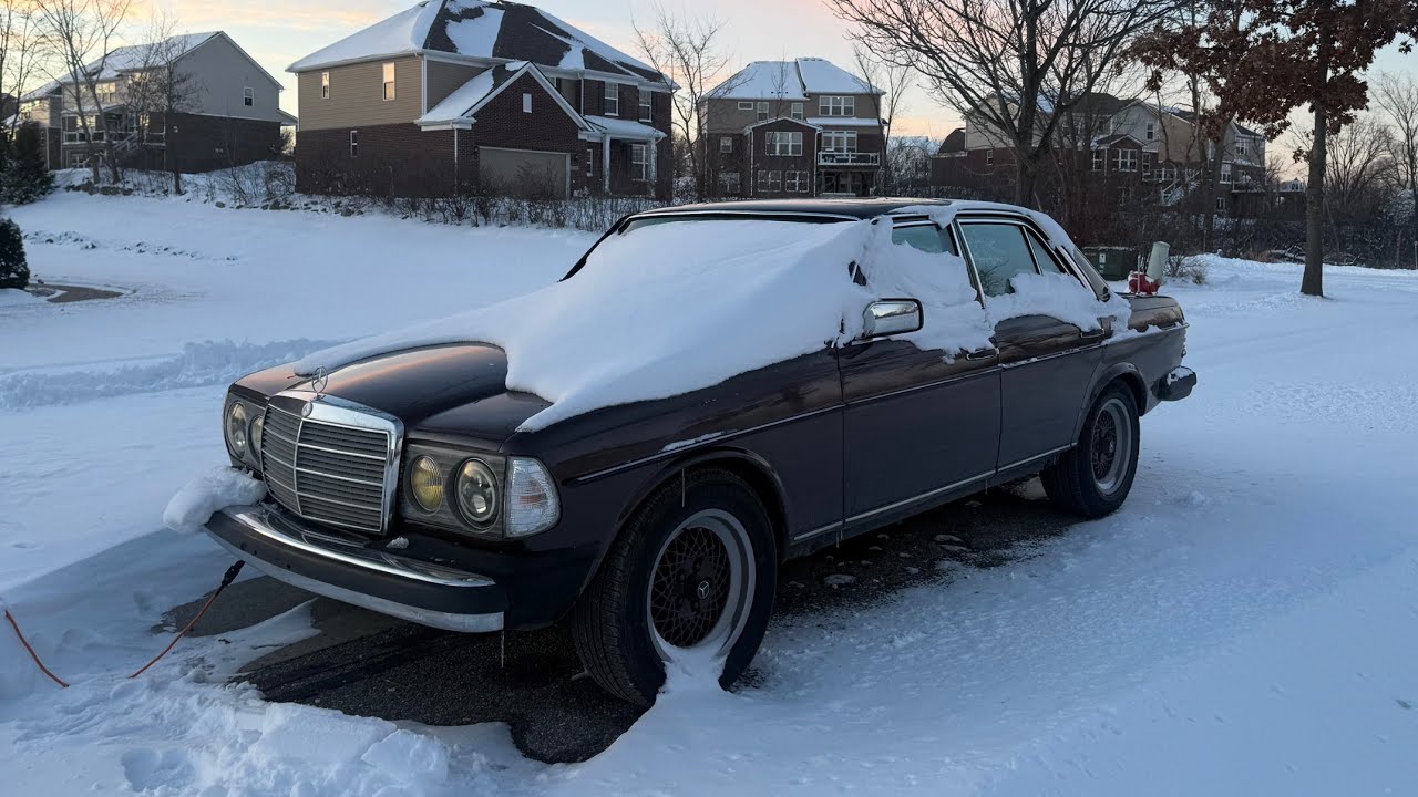 1983 Mercedes 300d turbo cold start and drive 