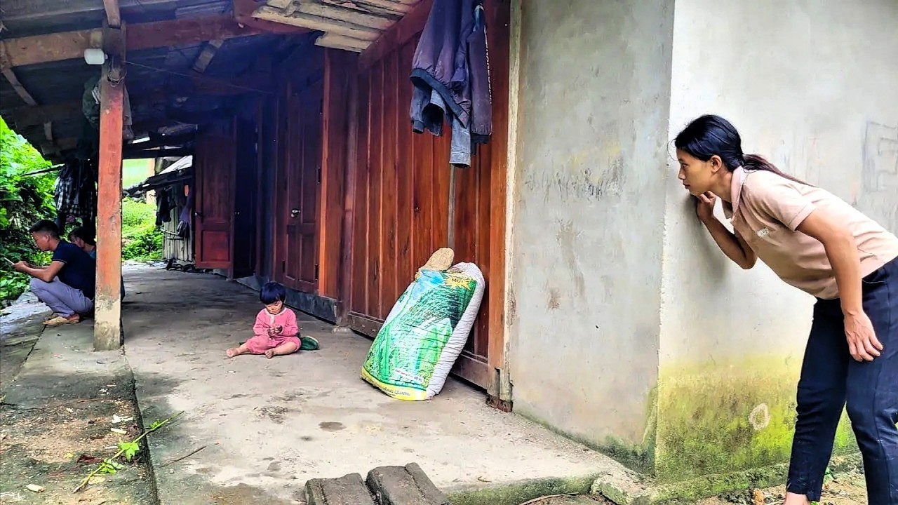 The daily life of a single mother. And the unexpected misfortunes