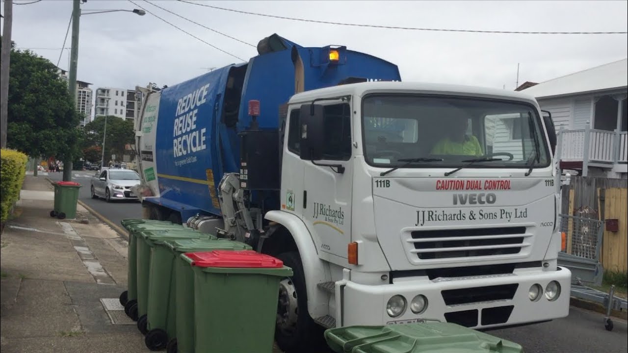 100 SUBSCRIBER SPECIAL - Gold Coast Waste w/ Dual Arm Truck 111B (incl. Comb Lifter in Action).