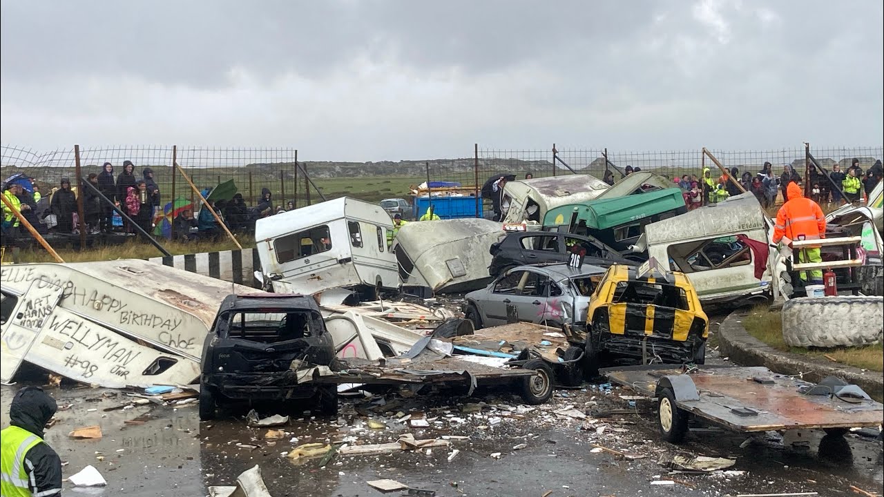 Caravan Pileup - 2 Litre Bangers and Caravan Race Warton StockCar Club 25/8/24