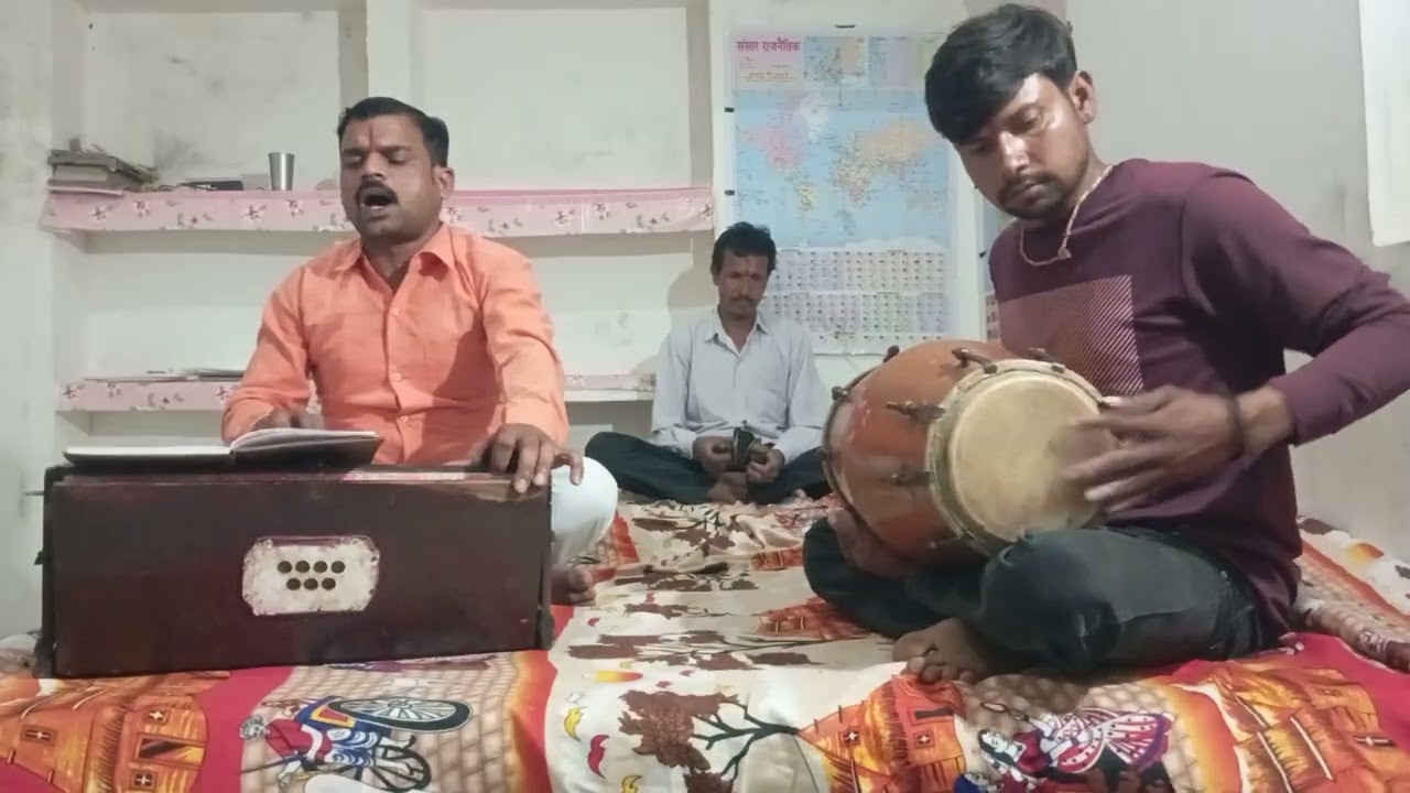 गौआ के गोबर मगाउँ अगनवां लिपाउँ। 