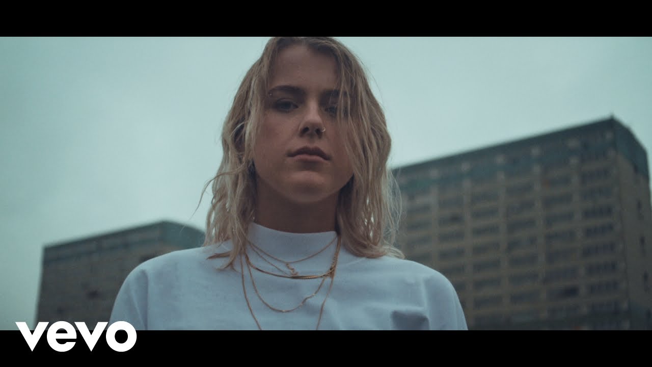 Mathilda Homer - Baby Blue Eyes (Official Video)