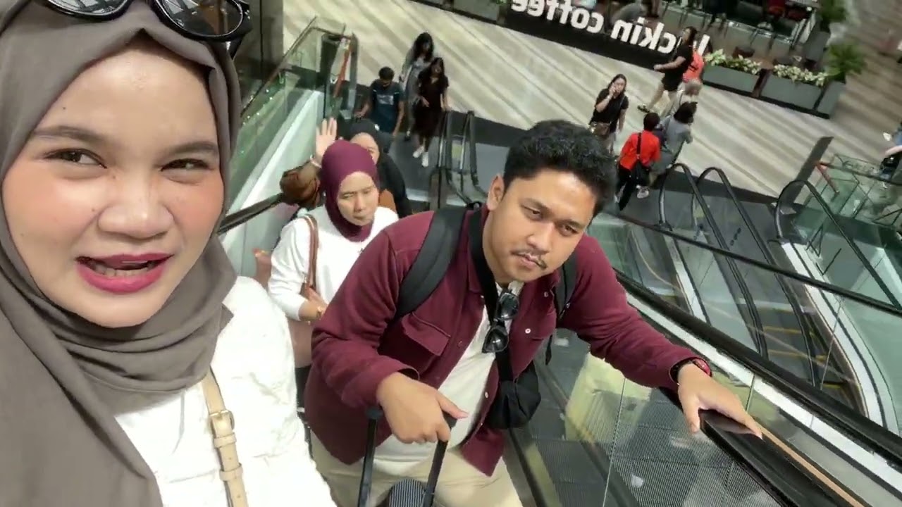 Pertama kali naik pesawat - DAY 1 SINGAPORE