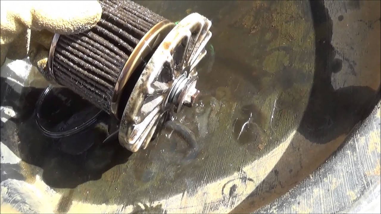 changing the oil in my 1975 kawasaki kz 400 S cafe racer