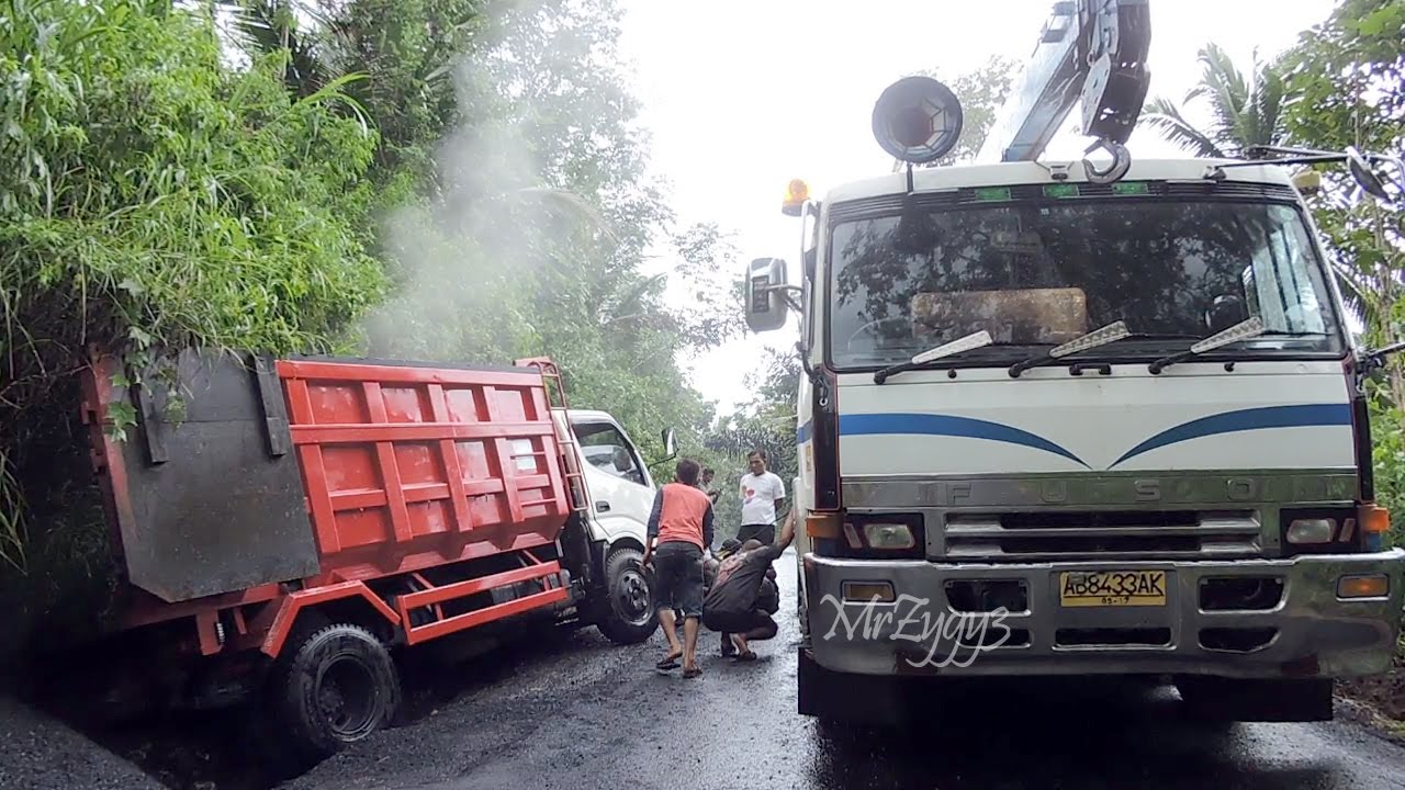 Dump Truck Stuck Recovery by Fuso Self Loader Truck