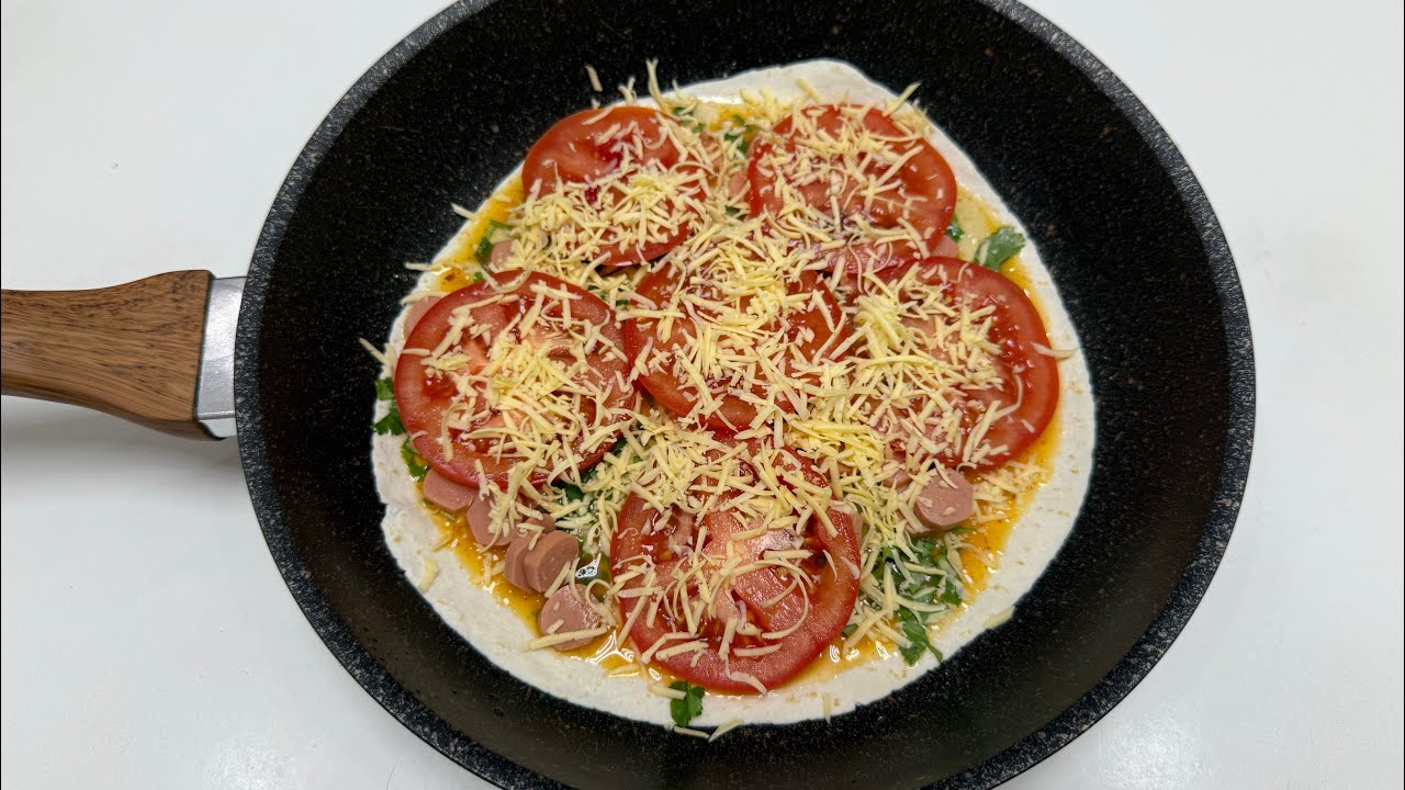Kein Backofen! Gießen Sie einfach ein Ei auf Pita! Schmeckt besser als Pizza!