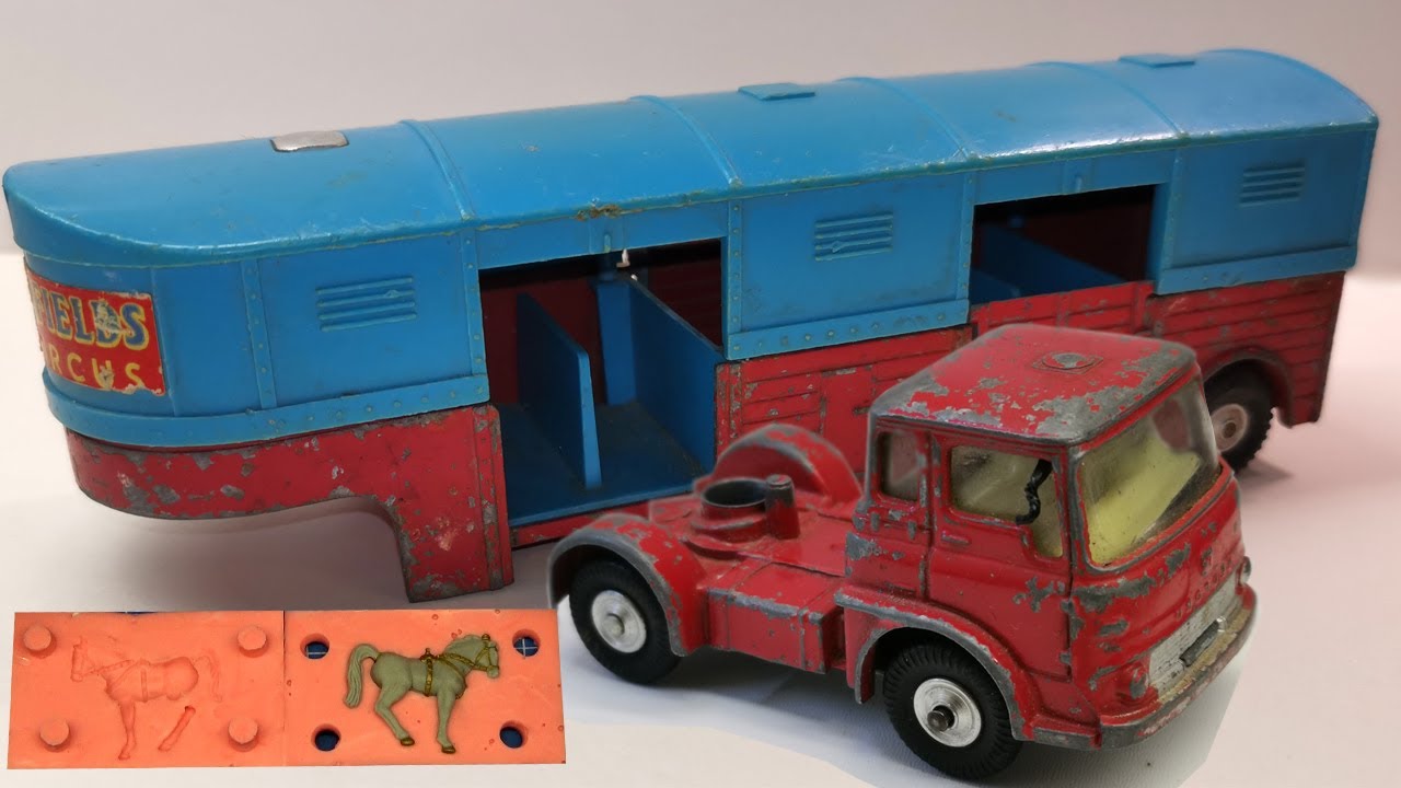 Корги Капитальный ремонт Bedford Truck Chipperfields Circus Transporter. № 1130. Литая модель.