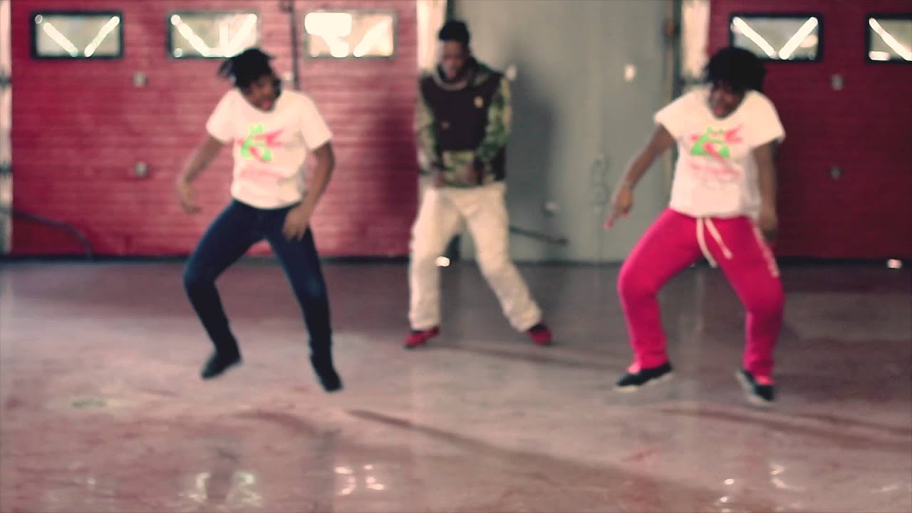 *EXCLUSIVE* DOING TOO MUCH- LIL KEMO & THA TWINZ (CHICAGO BOP QUEENS)